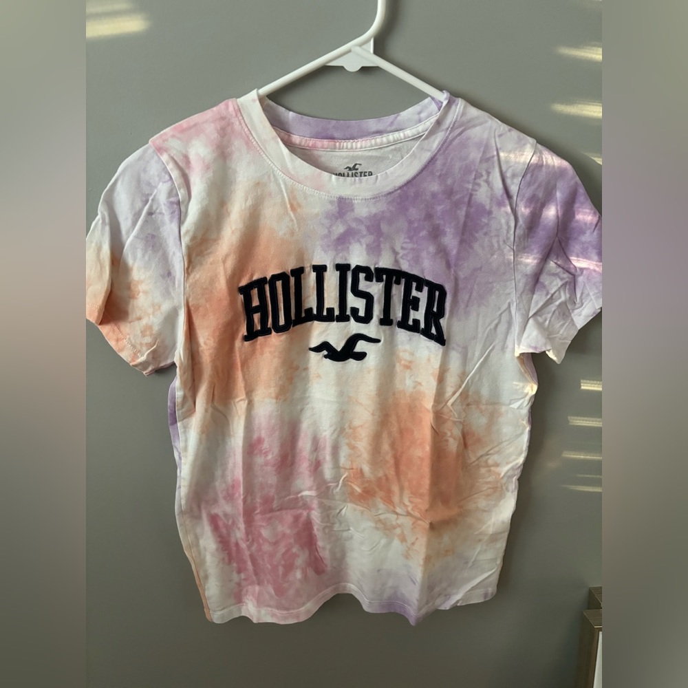 Hollister graphic tee
